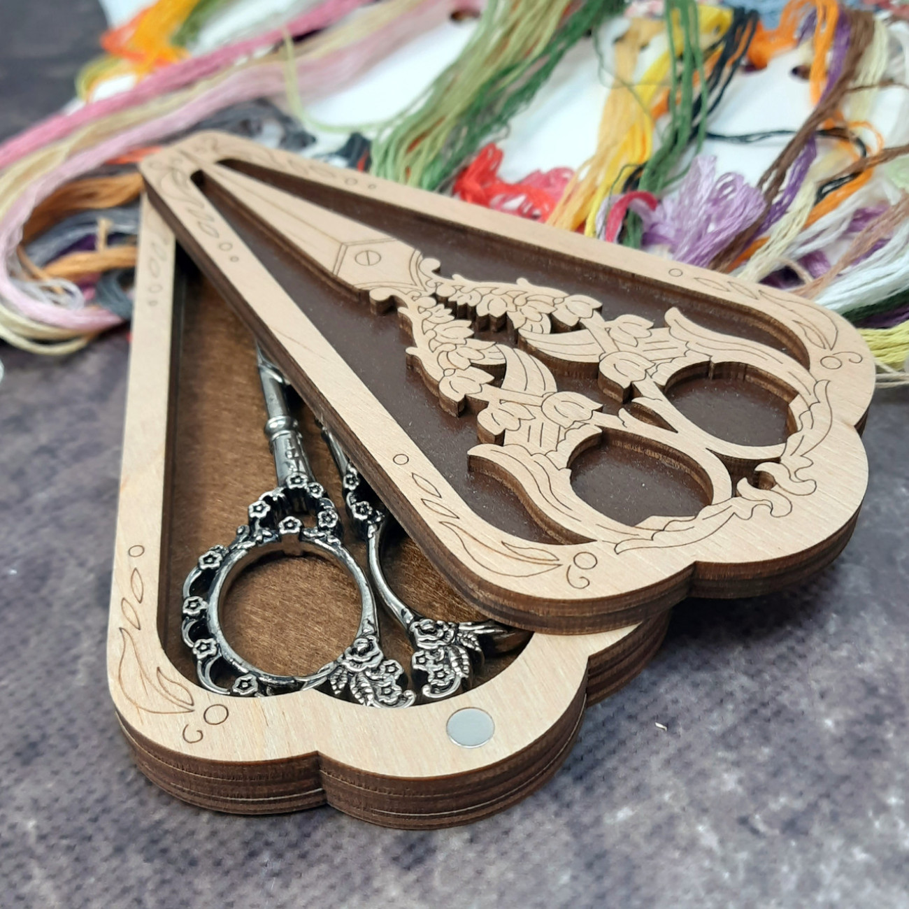 Скринька для ножиць та ножиці вінтажні Ажурні (срібло)