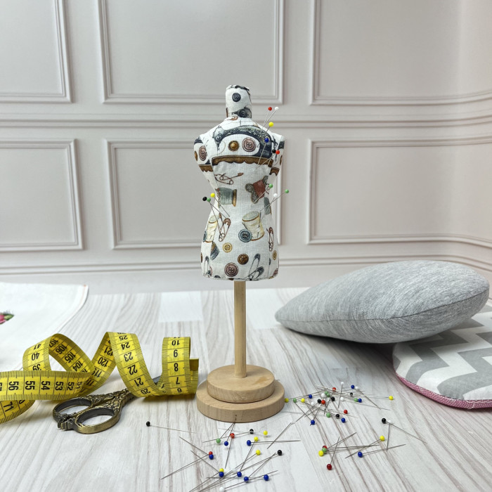 Гольниця-манекен Needle Craft зі швейним принтом