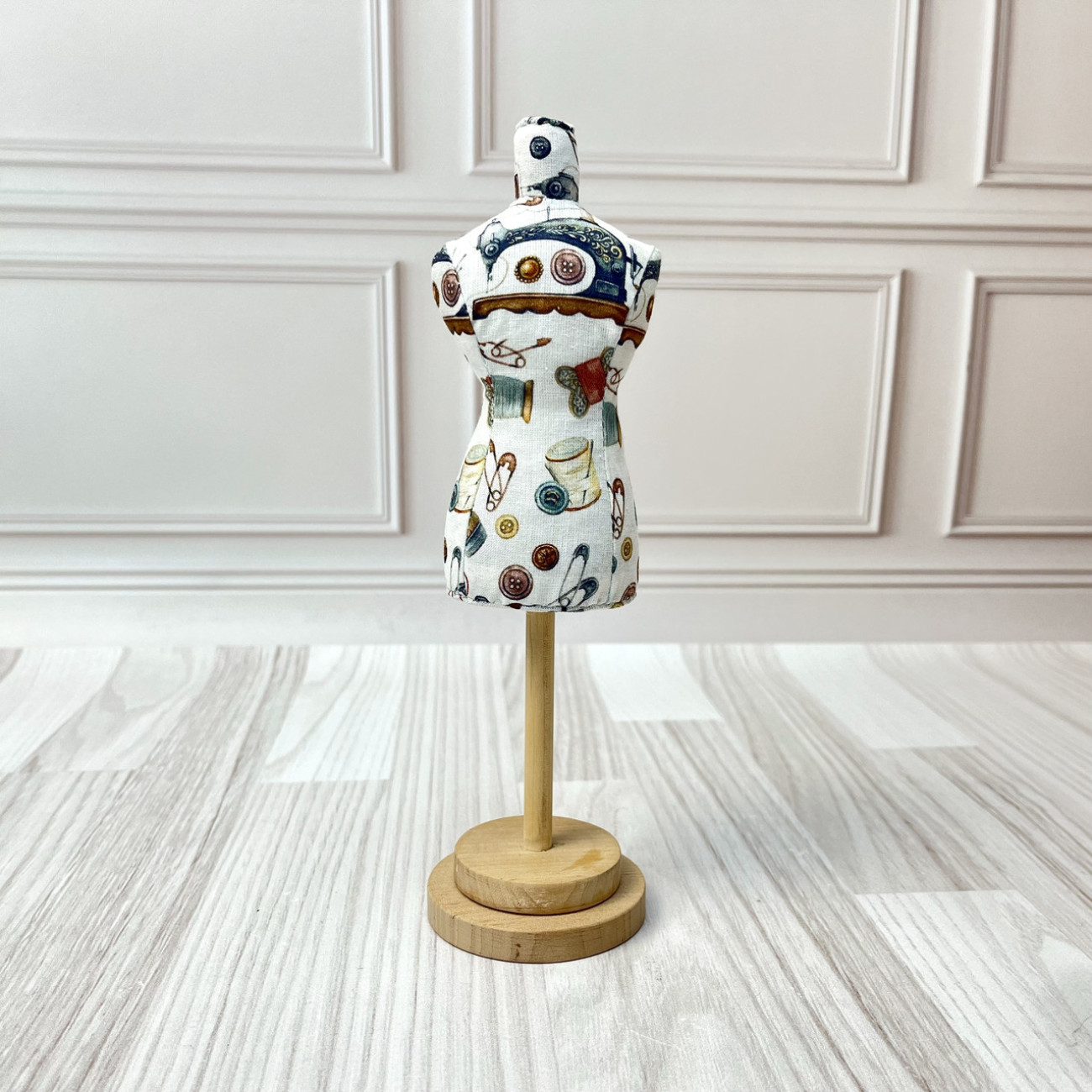 Гольниця-манекен Needle Craft зі швейним принтом