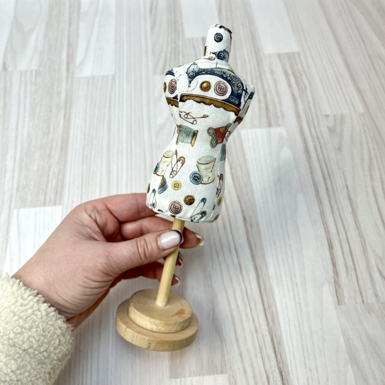 Гольниця-манекен Needle Craft зі швейним принтом