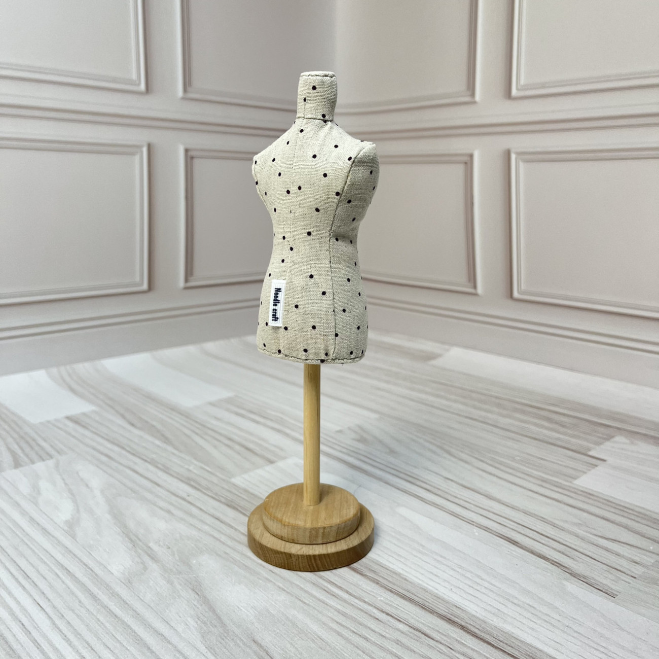 Гольниця-манекен Needle Craft бежева в горошок