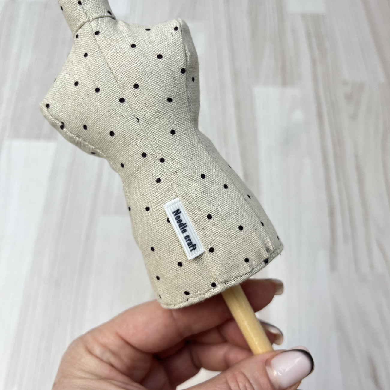 Гольниця-манекен Needle Craft бежева в горошок