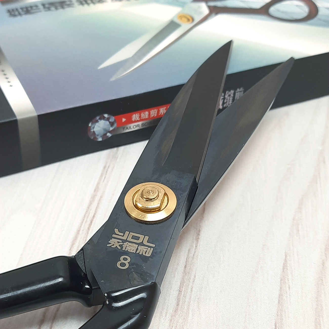 Ножиці кравецькі з чорної сталі 200 (8 дюймів) в чорній коробці