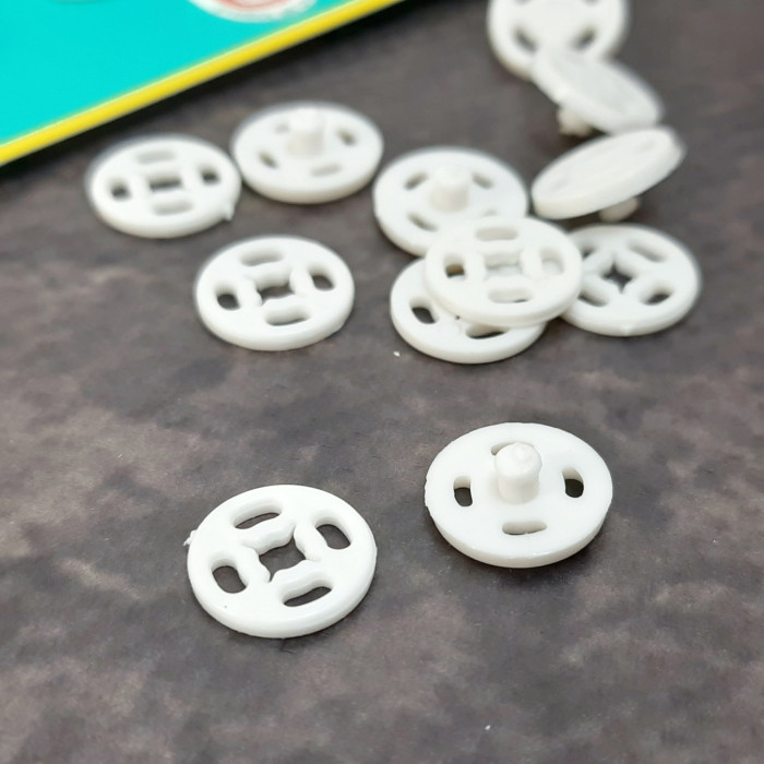Набір кнопок пришивних пластикових 10 мм білих (6шт)