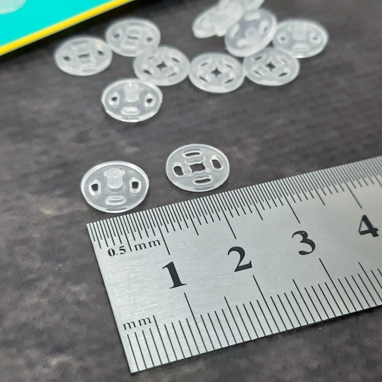 Набір кнопок пришивних пластикових 10 мм прозорих (6шт)