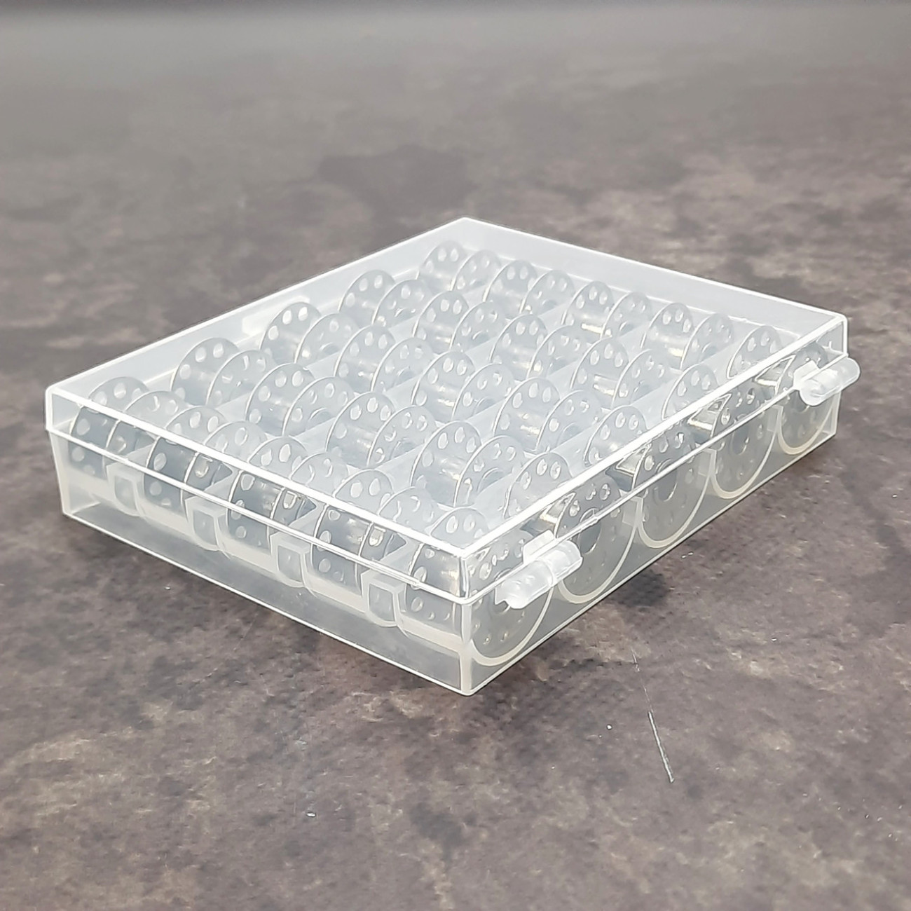 Органайзер з побутовими металевими шпульками