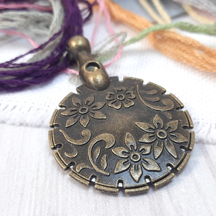 Кулон-ніж, швейний для обрізання ниток