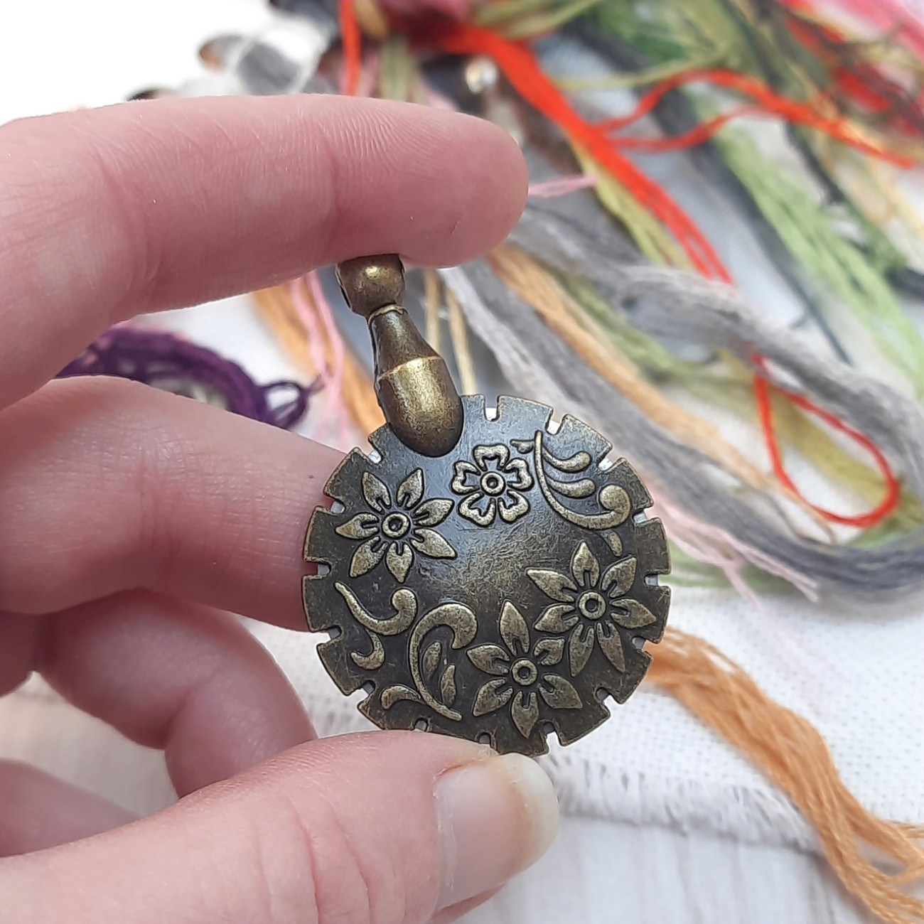 Кулон-ніж, швейний для обрізання ниток