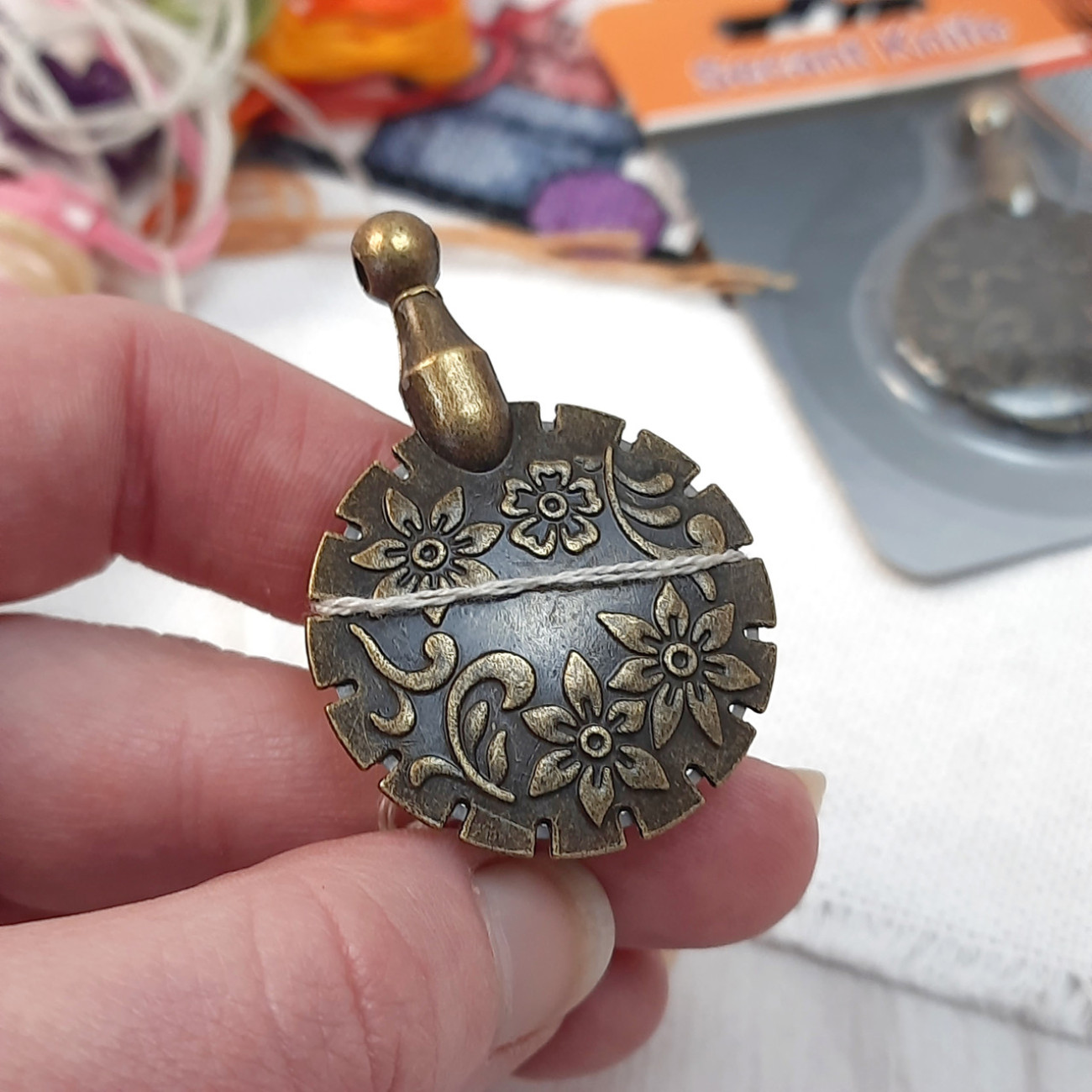 Кулон-ніж, швейний для обрізання ниток