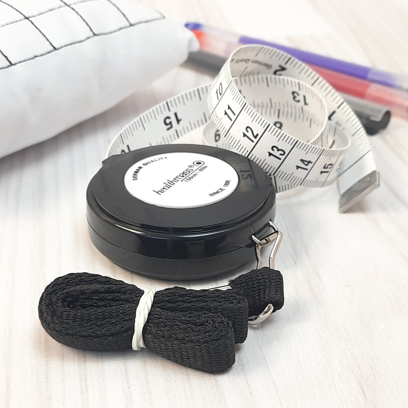 Рулетка, сантиметр кравецький, 150 см, чорна з білою серединкою