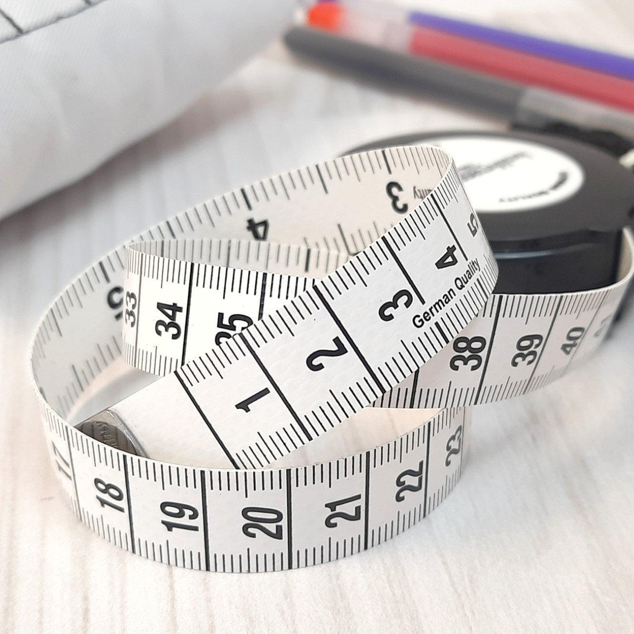 Рулетка, сантиметр кравецький, 150 см, чорна з білою серединкою