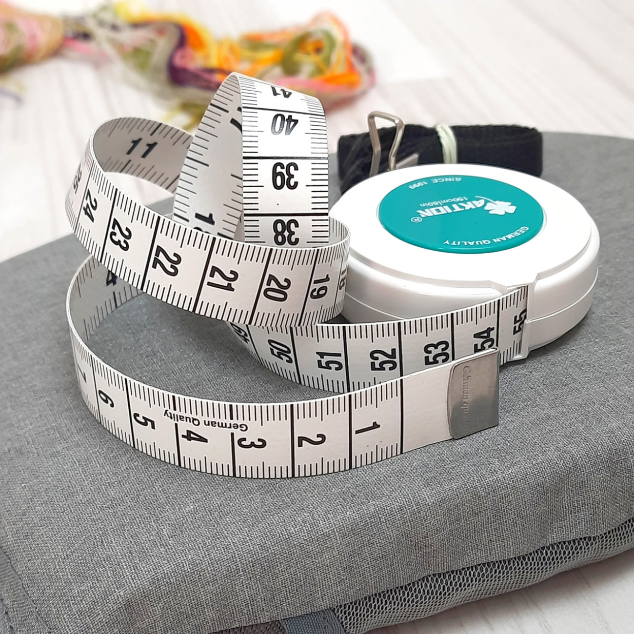 Рулетка, сантиметр кравецький, 150 см, біла з м'ятною серединкою