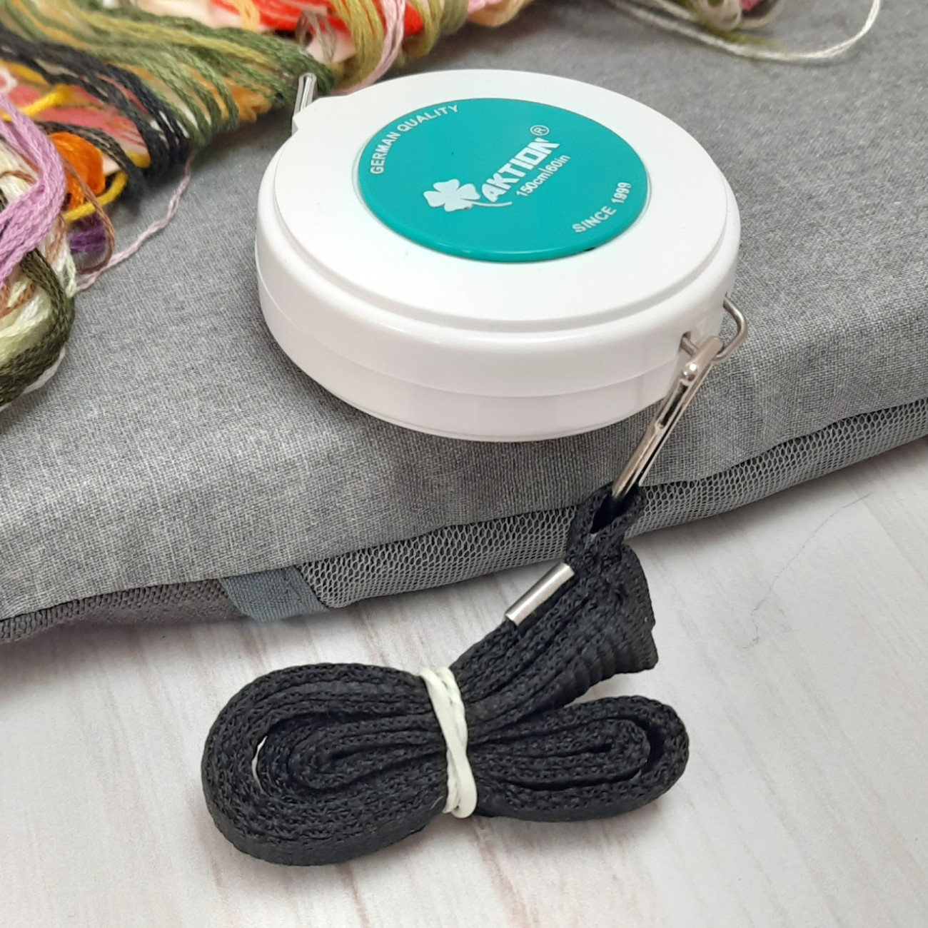 Рулетка, сантиметр кравецький, 150 см, біла з м'ятною серединкою