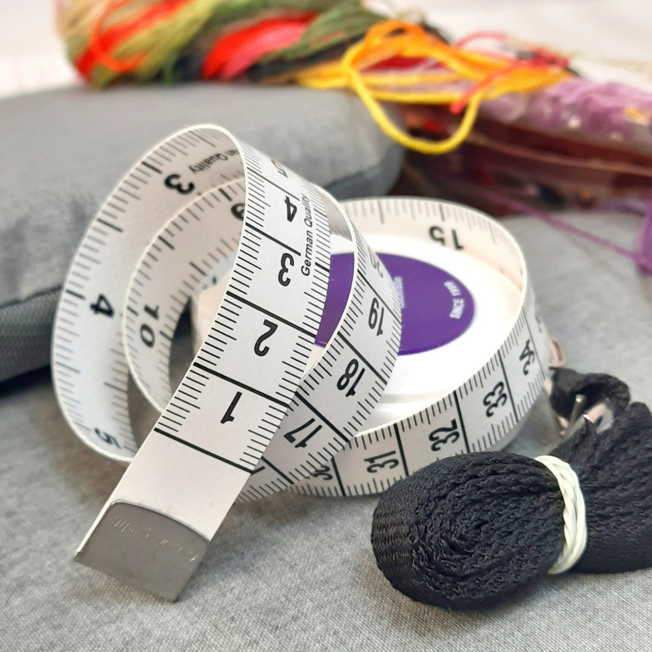 Рулетка, сантиметр кравецький, 150 см, біла з фіолетовою серединкою