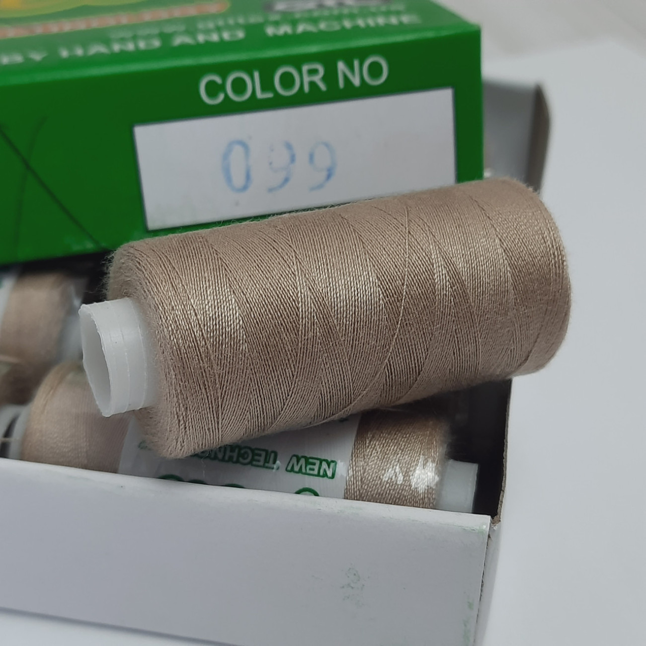 Нитки для шиття Peri 100% поліестер, 40/2, 400Y (№099)