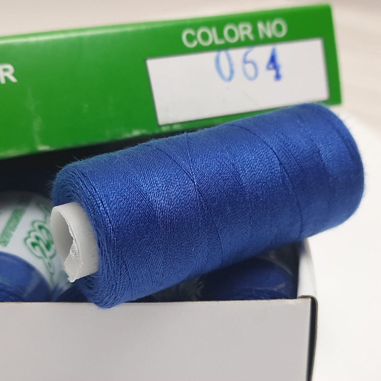 Нитки для шиття Peri 100% поліестер, 40/2, 400Y (№064)