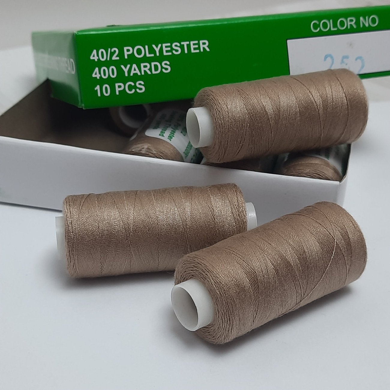 Нитки для шиття Peri 100% поліестер, 40/2, 400Y (№252)