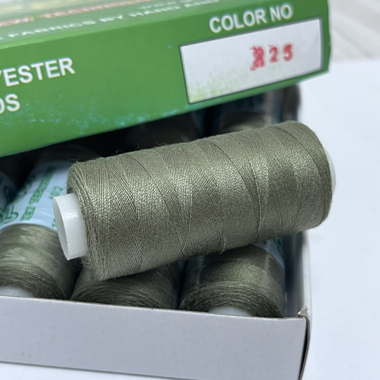 Нитки для шиття Peri 100% поліестер, 40/2, 400Y (№225)