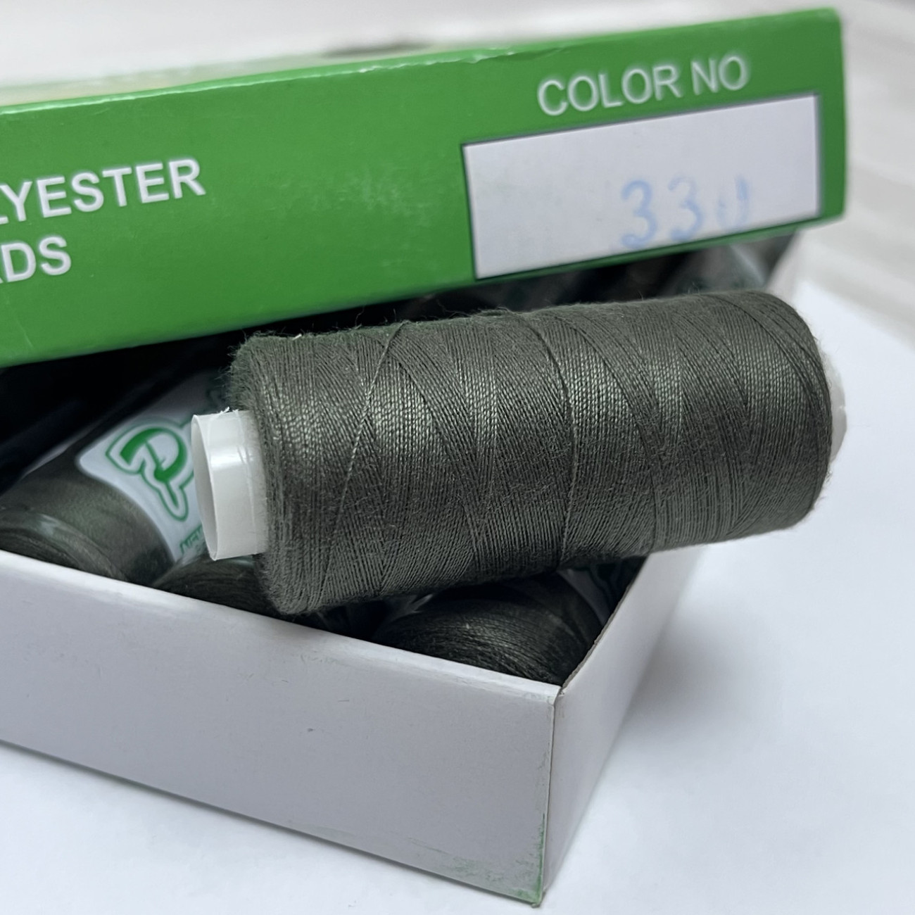 Нитки для шиття Peri 100% поліестер, 40/2, 400Y (№330)