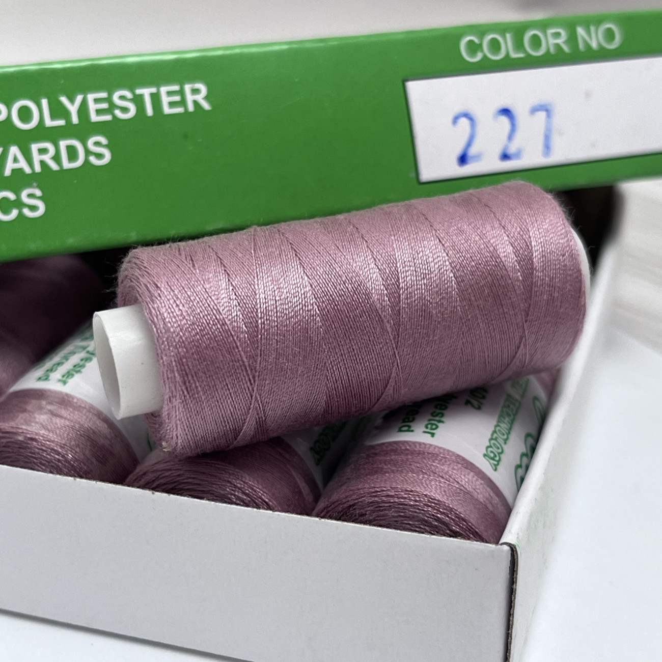 Нитки для шиття Peri 100% поліестер, 40/2, 400Y (№227)