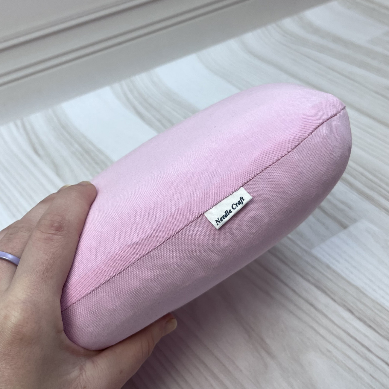 Кравецька подушечка для ВТО Needle Craft Овальна Рожева