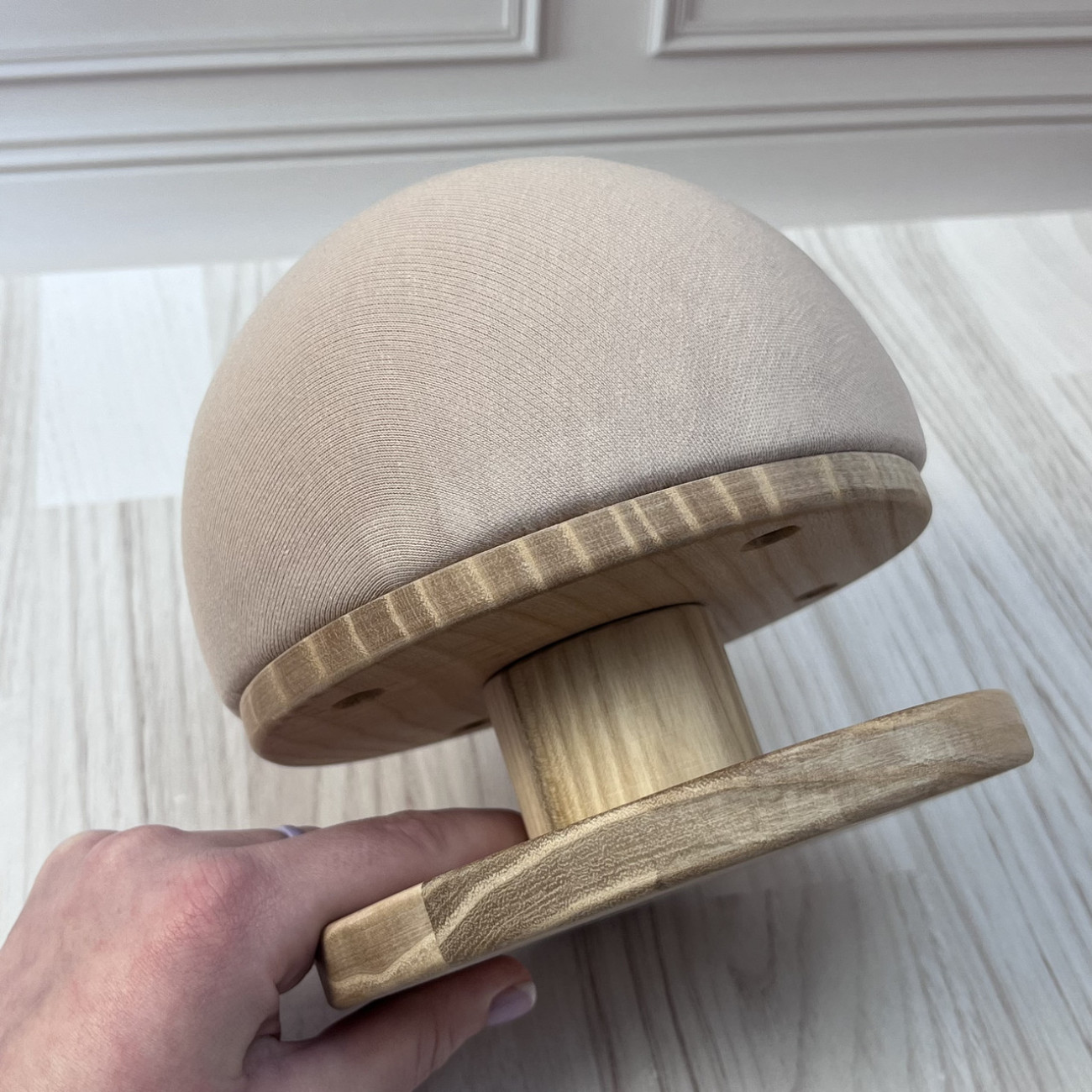 Кравецька колодка для ВТО Needle Craft Груди на підставці 14 см Бежеві