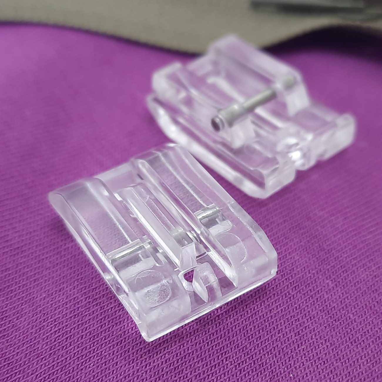 Лапка побутова для вшивання потаємної блискавки (пластикова)