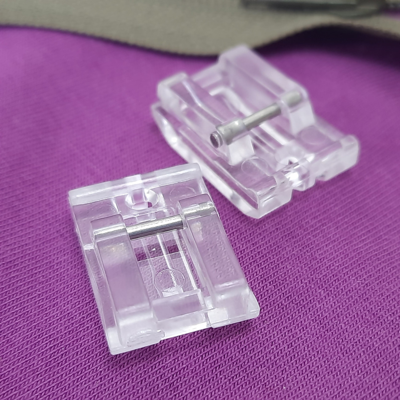 Лапка побутова для вшивання потаємної блискавки (пластикова)