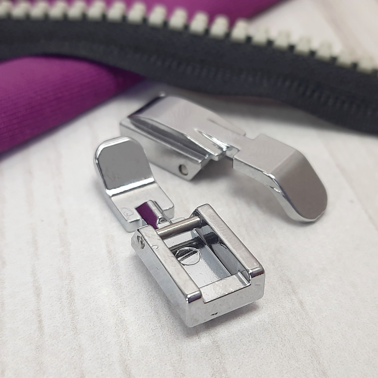 Лапка для вшивання блискавки вузька побутова