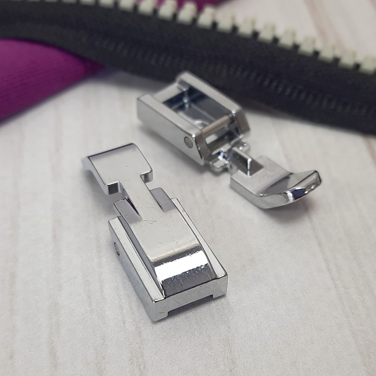 Лапка для вшивання блискавки вузька побутова