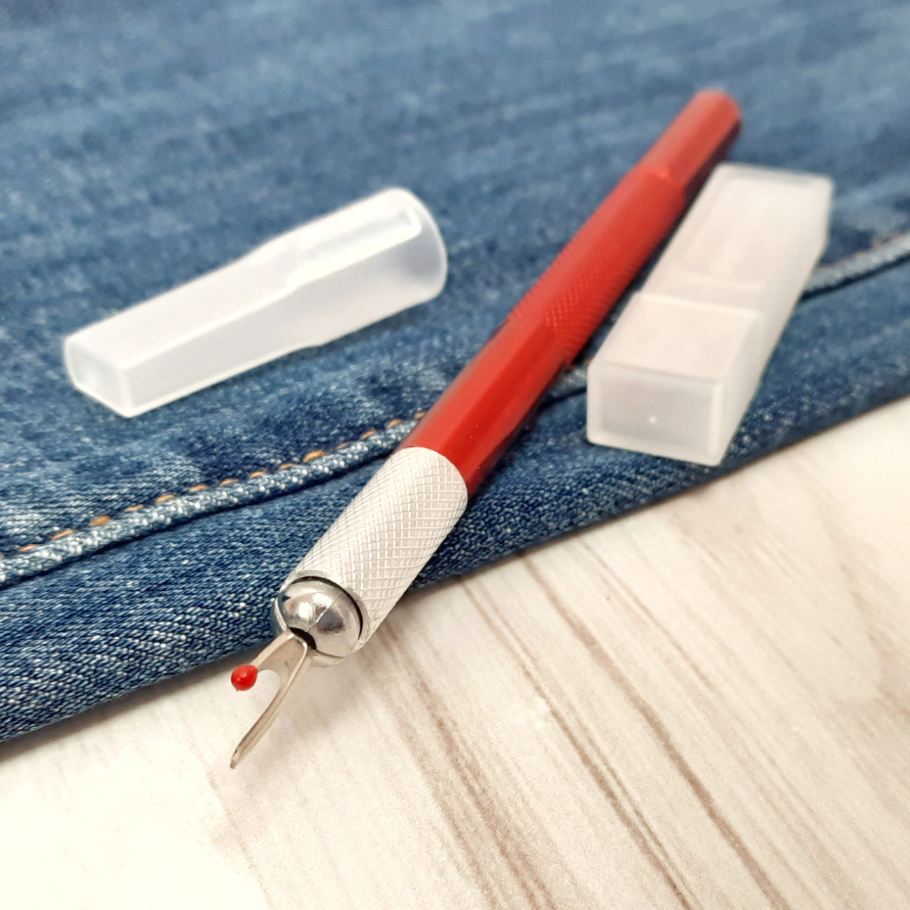 Розпорювач металевий зі змінними лезами (червоний)