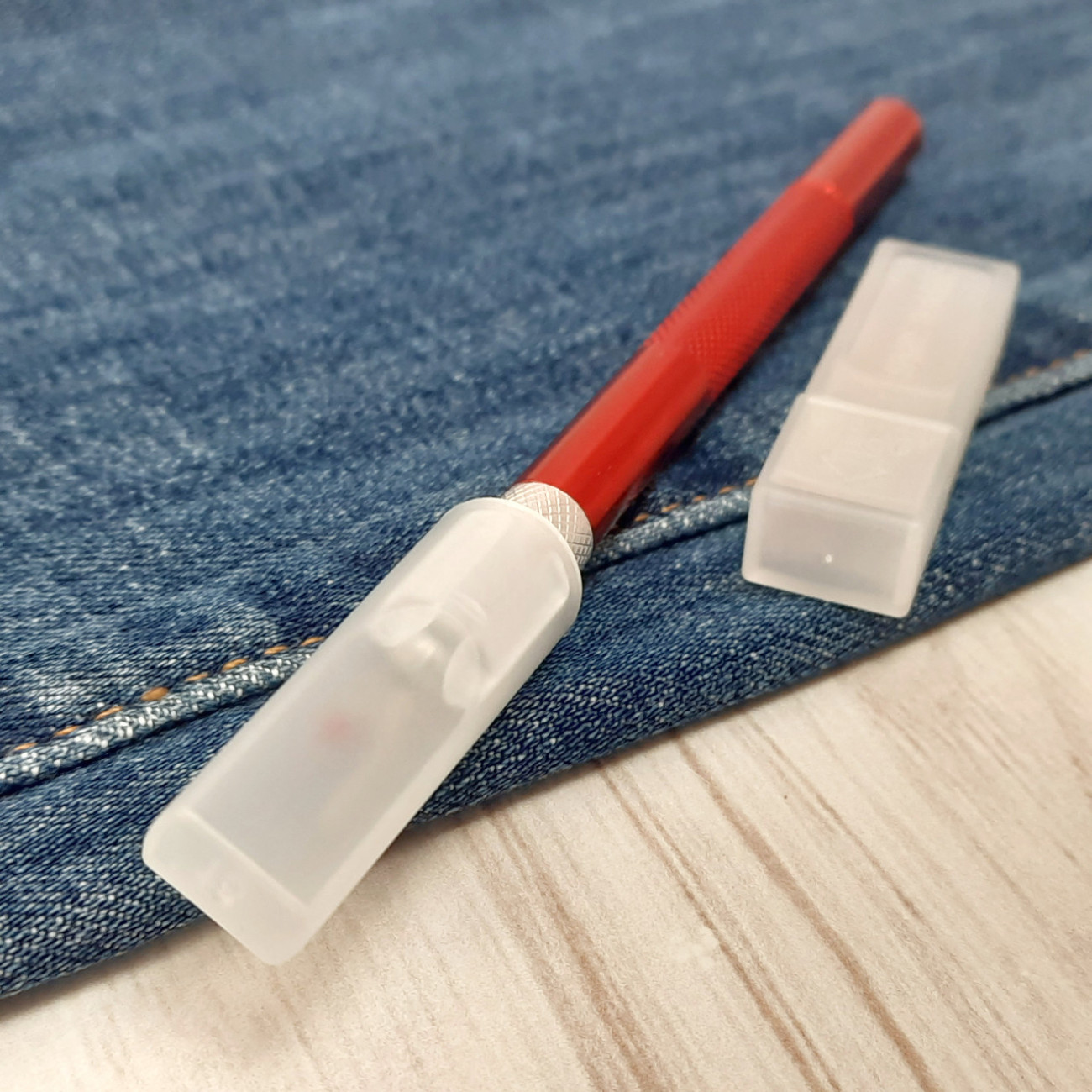 Розпорювач металевий зі змінними лезами (червоний)