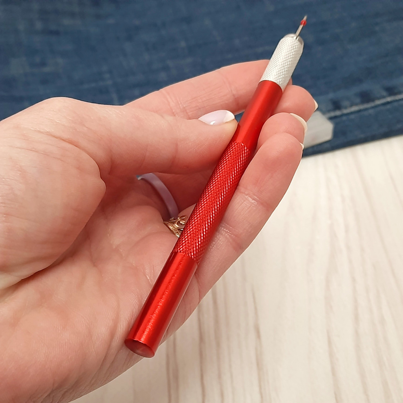 Розпорювач металевий зі змінними лезами (червоний)