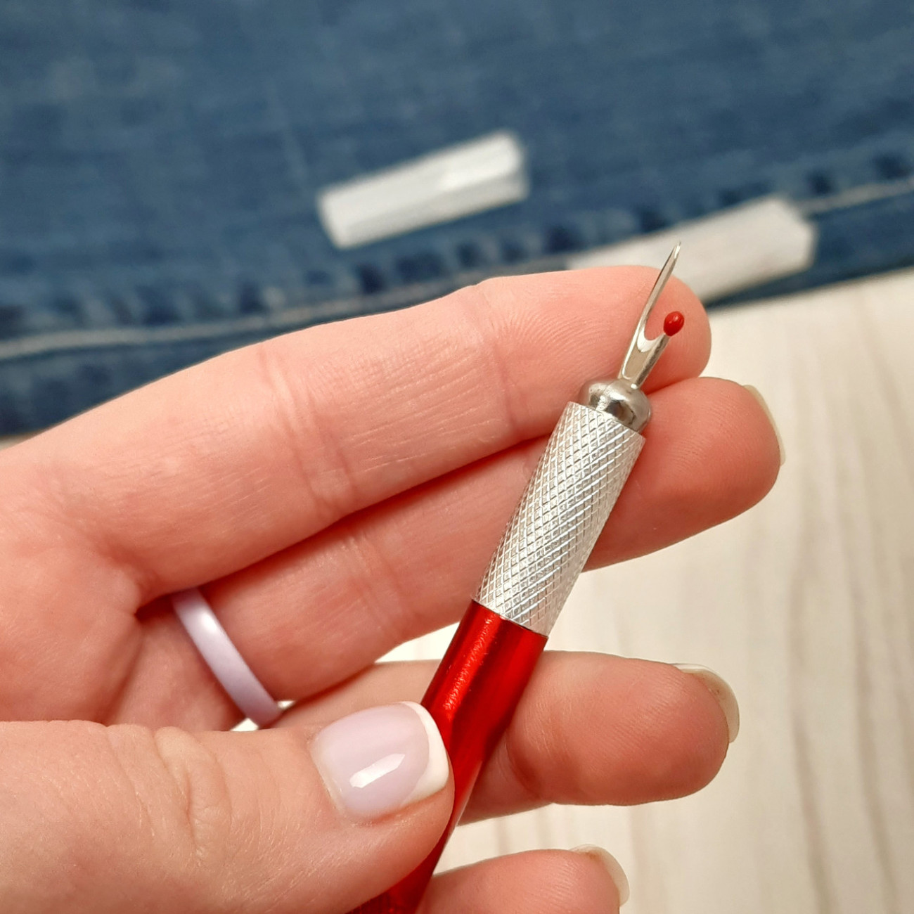 Розпорювач металевий зі змінними лезами (червоний)