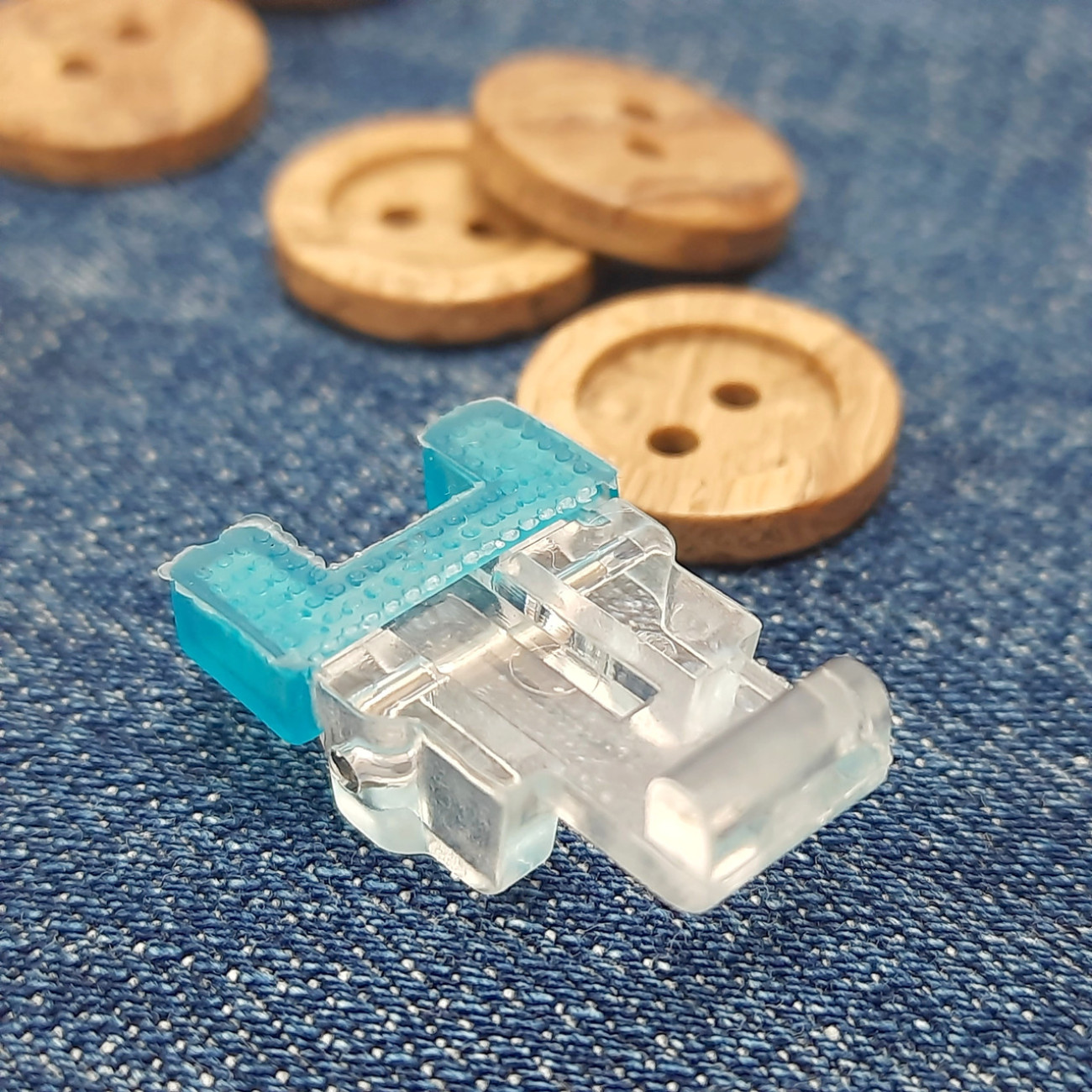 Лапка для пришивання ґудзиків для побутових швейних машин