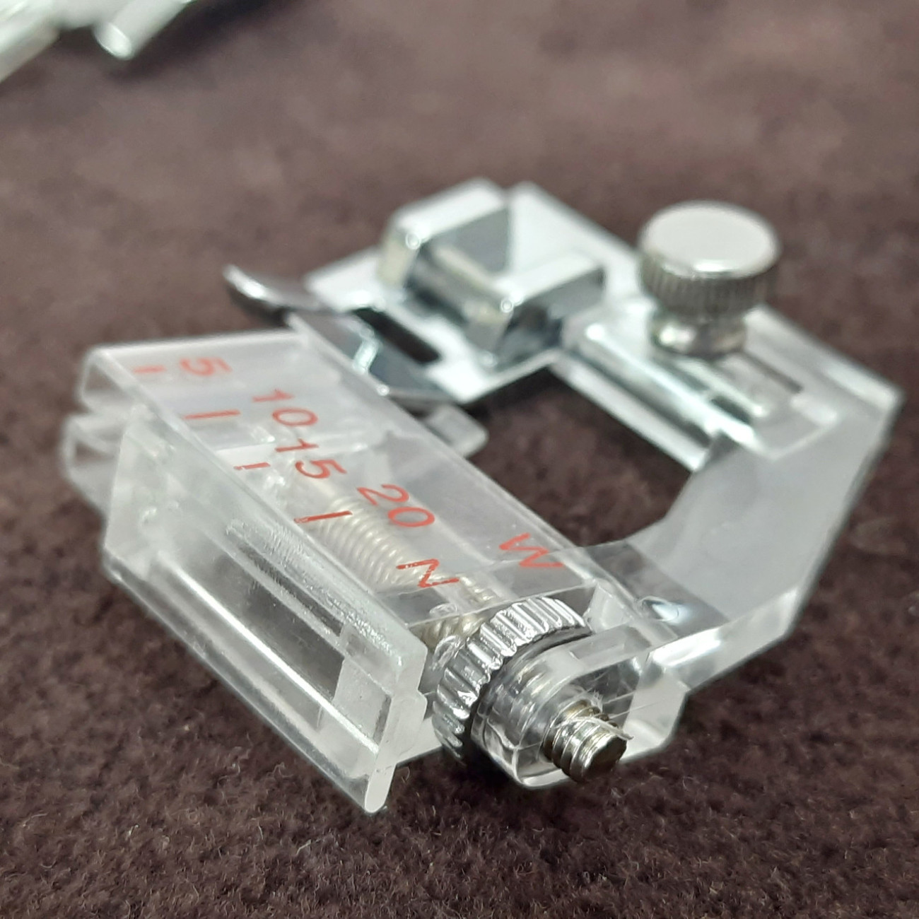 Лапка окантовувач пластиковий для побутових швейних машин