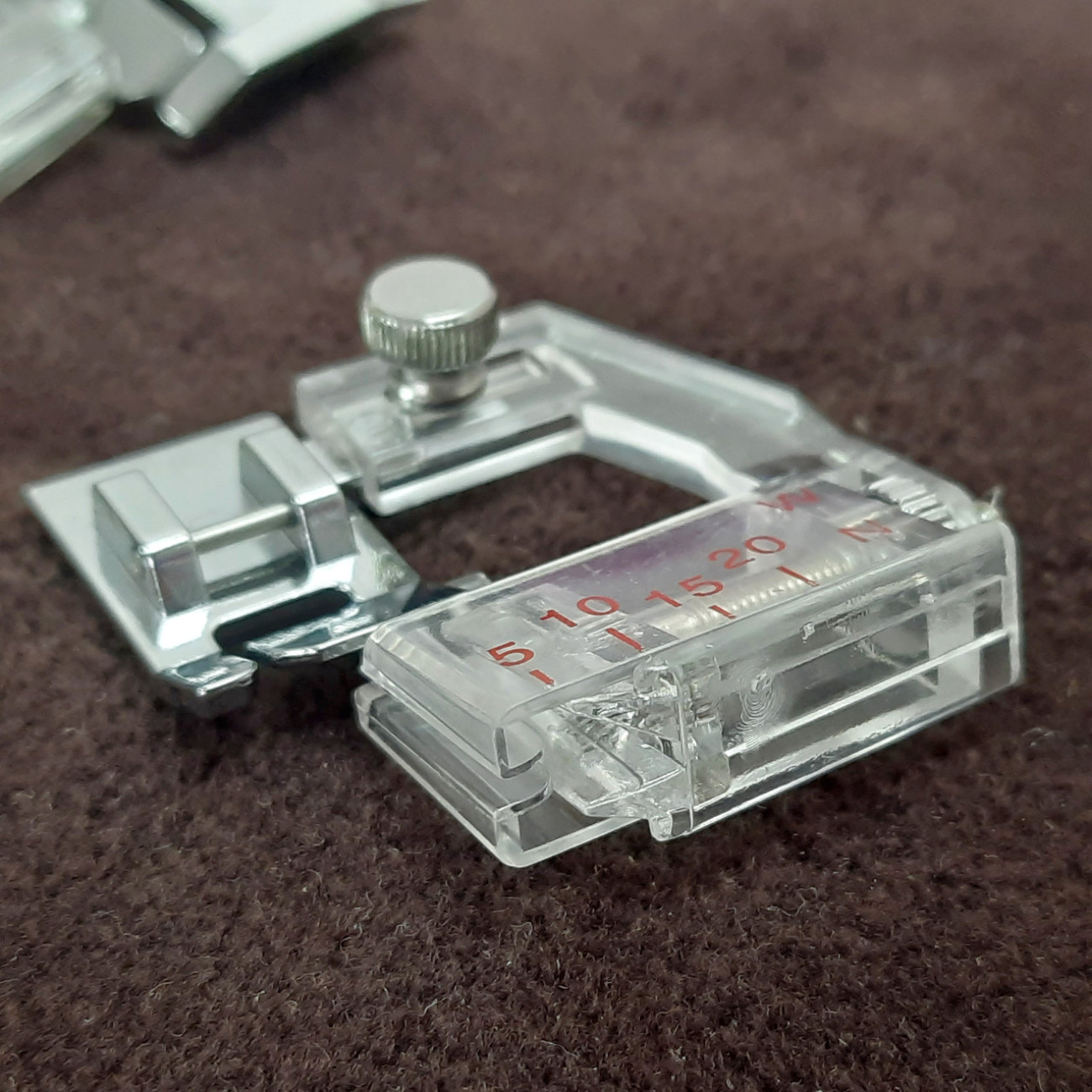 Лапка окантовувач пластиковий для побутових швейних машин