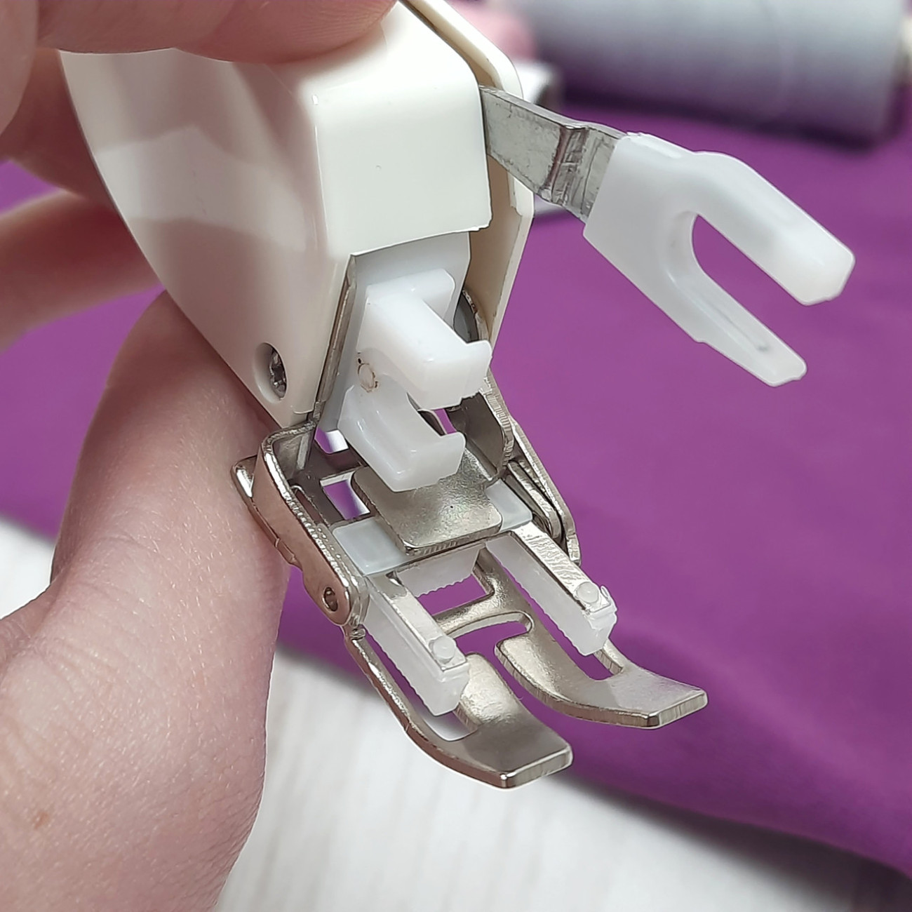 Лапка верхній транспортер 7мм для побутових швейних машин