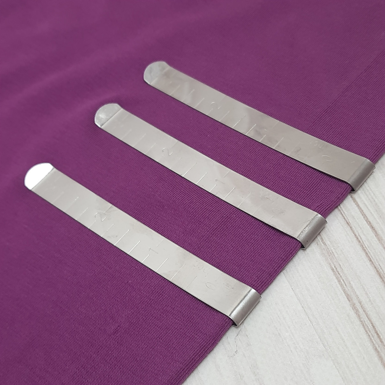 Затискач кравецький з лінійкою