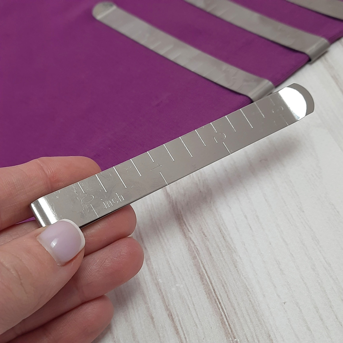 Затискач кравецький з лінійкою