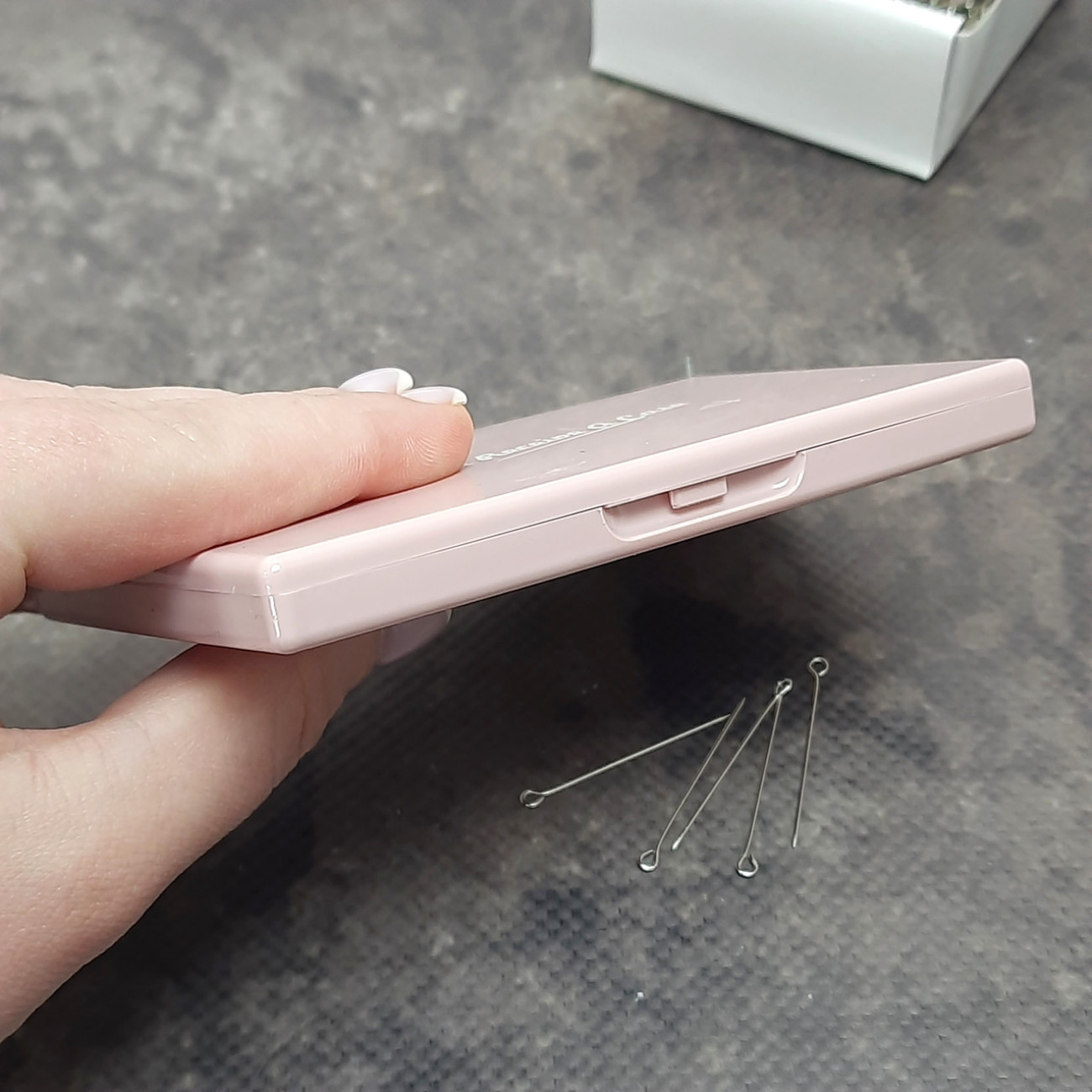 Магнітна гольниця-пенал пудрова