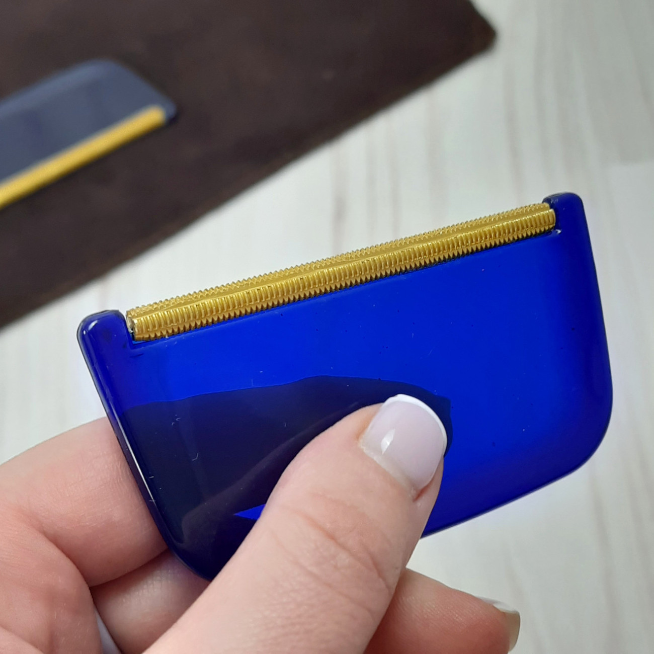 Щітка-бритва для видалення катишків і ворса