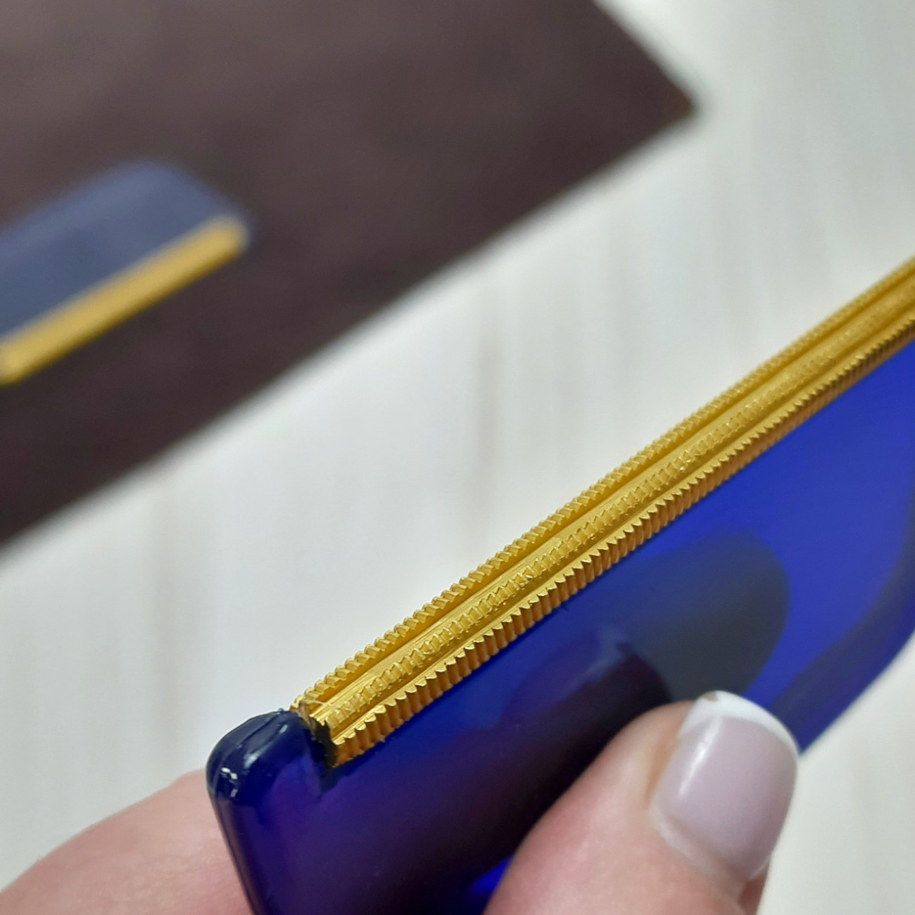 Щітка-бритва для видалення катишків і ворса