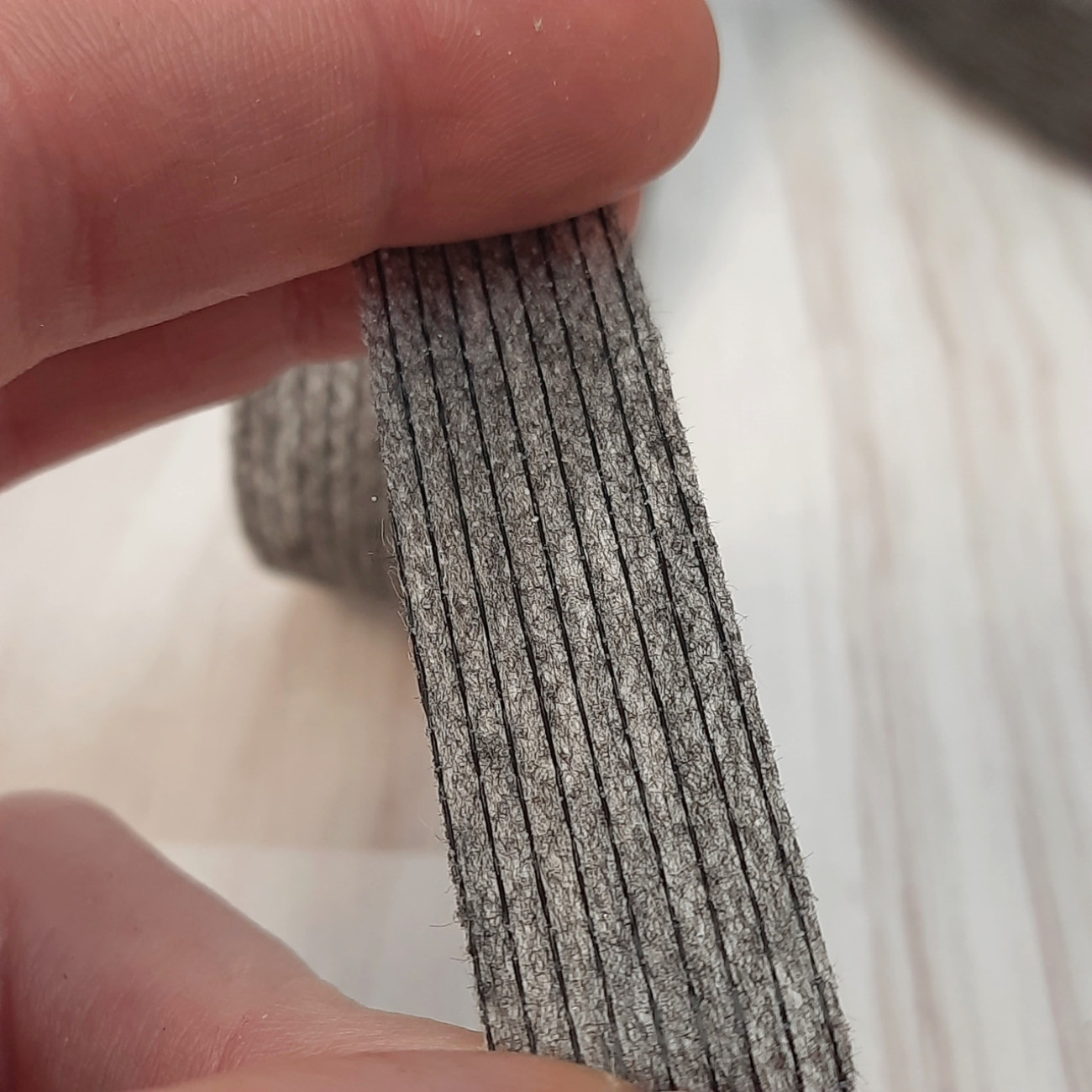 Тасьма ниткопрошивна клейова дольова, 15 мм, сіра ,моток 100м