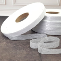 Тасьма ниткопрошивна клейова дольова, 15 мм, біла ,моток 100м