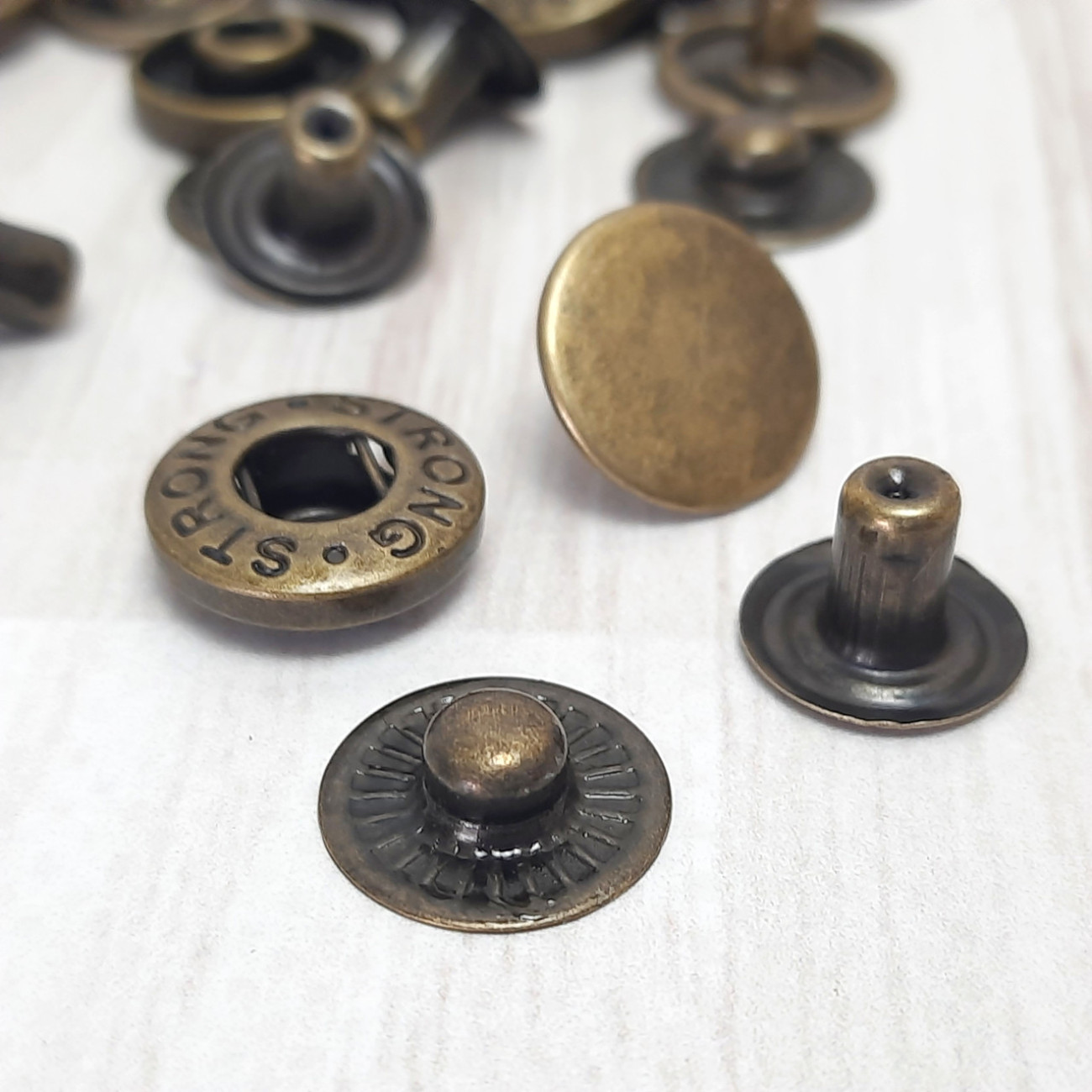 Кнопка Альфа 15мм (бронза)