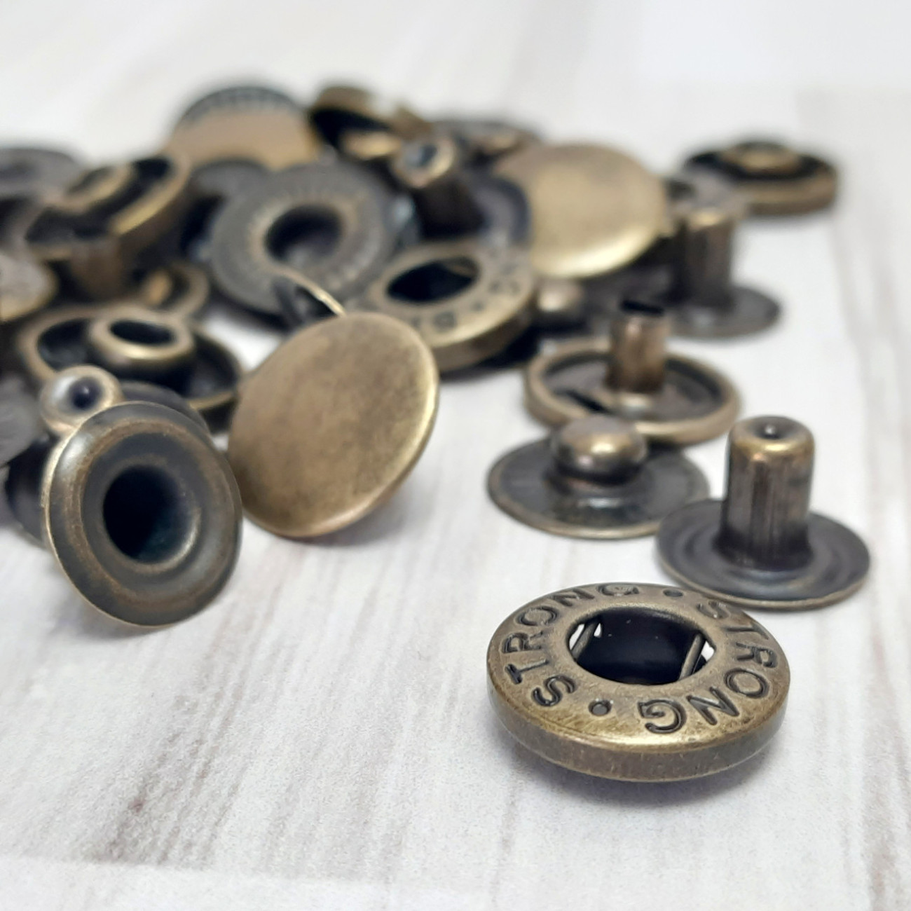 Кнопка Альфа 15мм (бронза)