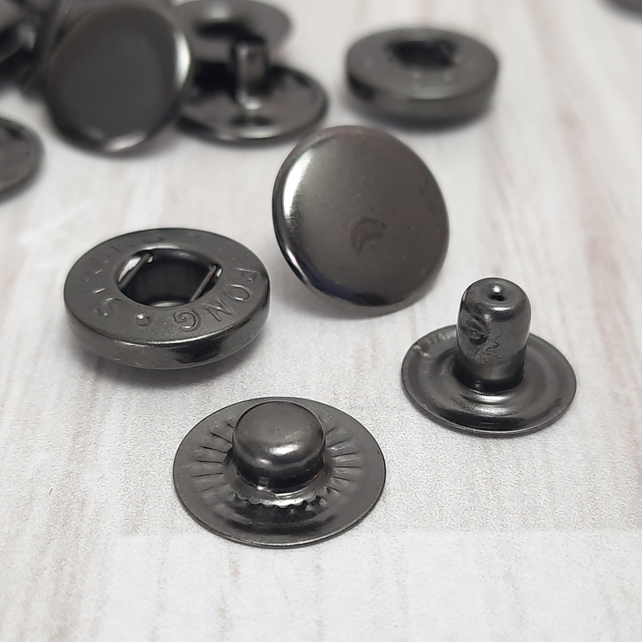 Кнопка Альфа 15мм (темне срібло)