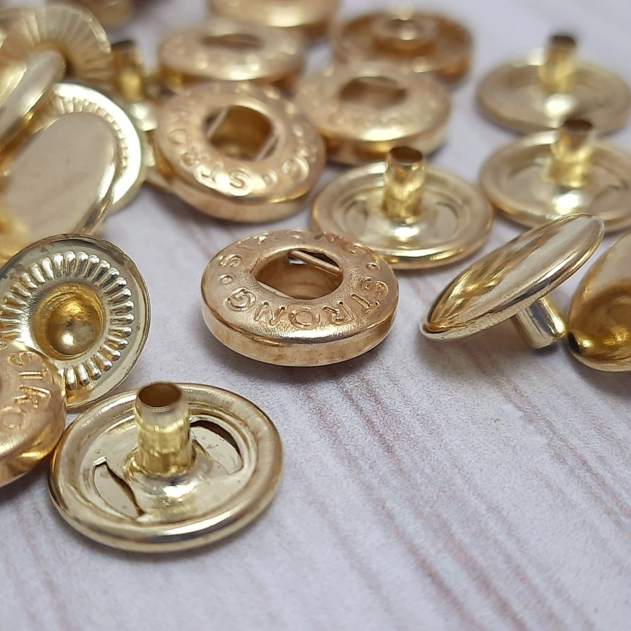 Кнопка Альфа 12,5мм (золото)