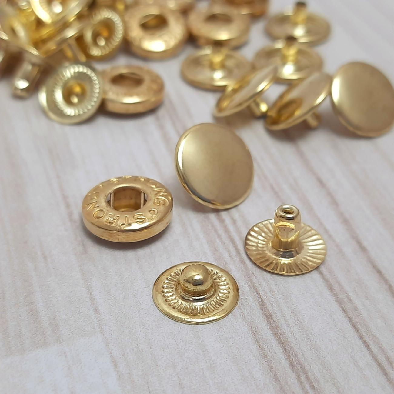 Кнопка Альфа 12,5мм (золото)